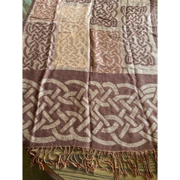 Womans brown/Cream scarf with fringe - Picture 1 of 3